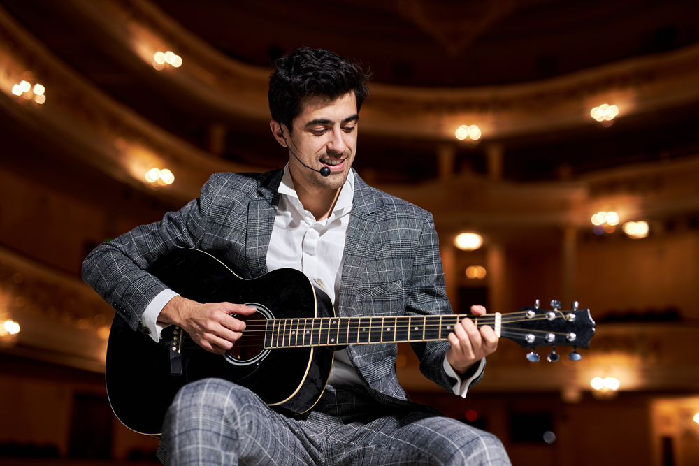 Royal Guitar Conservatory Player